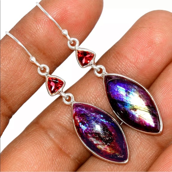 Gorgeous red flash labradorite and garnet sterling silver earrings - Picture 2 of 8